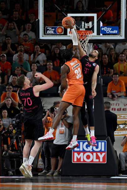 上展开更具 上展开更具