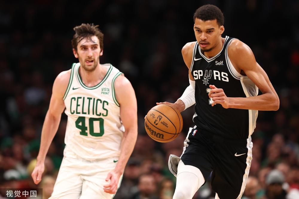 西蒙斯凭借 西蒙斯凭借